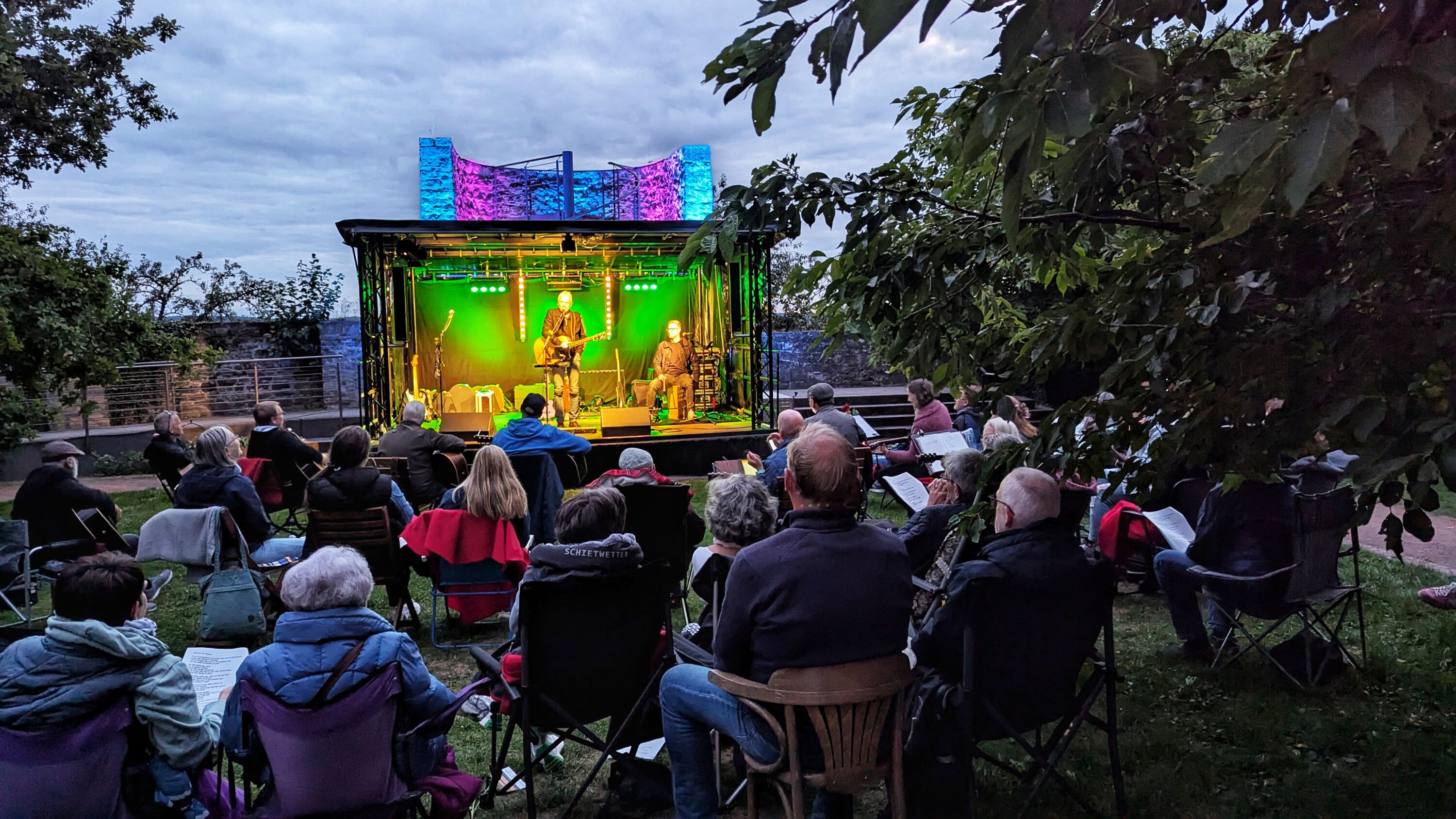 Blomberger Sommerklänge im Schweigegarten mit Salsa, Soul & Pop und deutschen Chansons